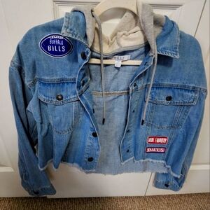 Erin Andrews Wear Size Large Cropped Denim Jacket Worn Once